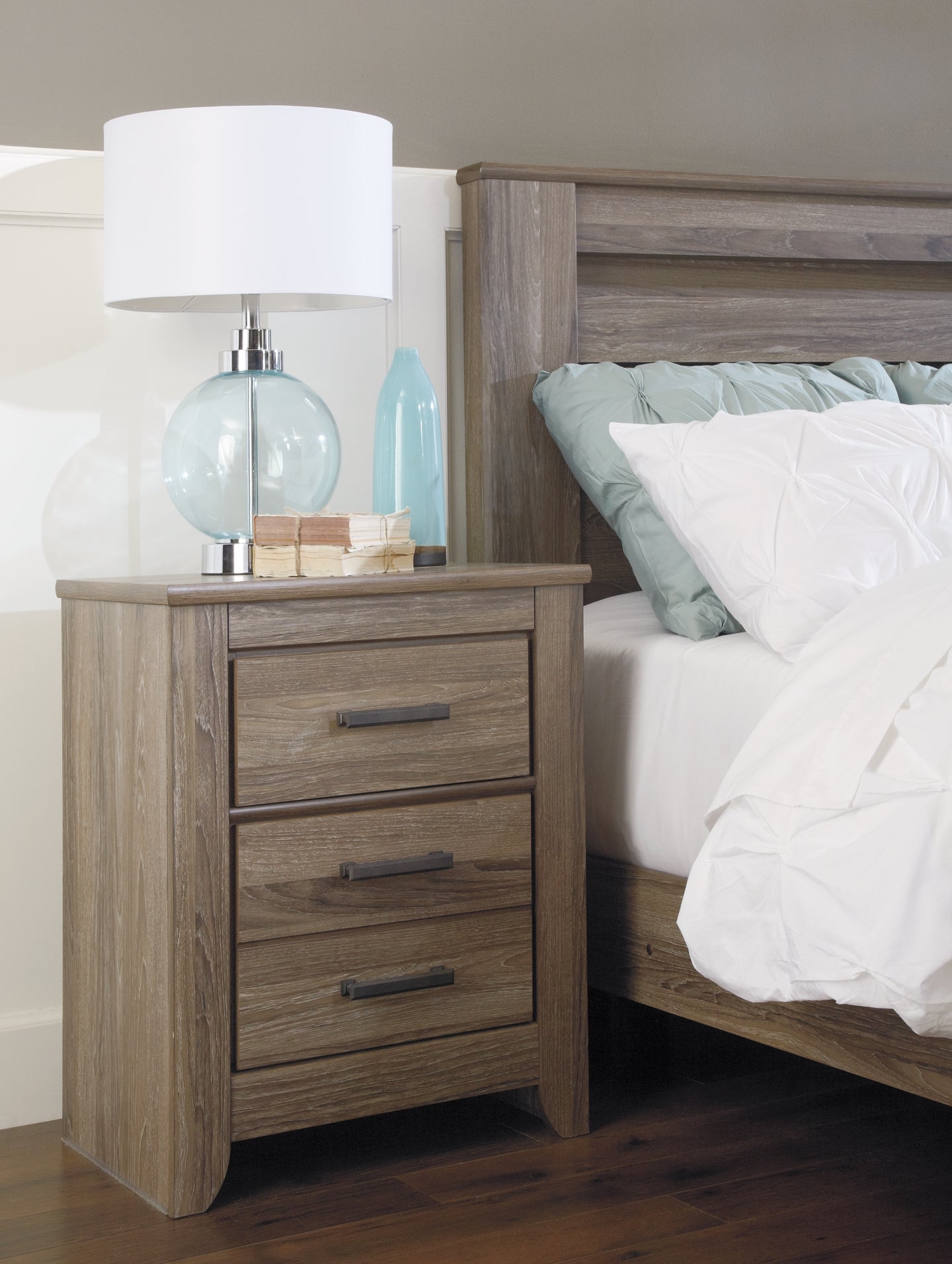 Zelen Full Panel Bed with Mirrored Dresser and 2 Nightstands